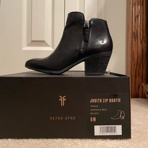 FRYE Judith Zip Booties